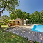 Villa Neastor *