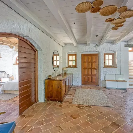 Neastor Villa